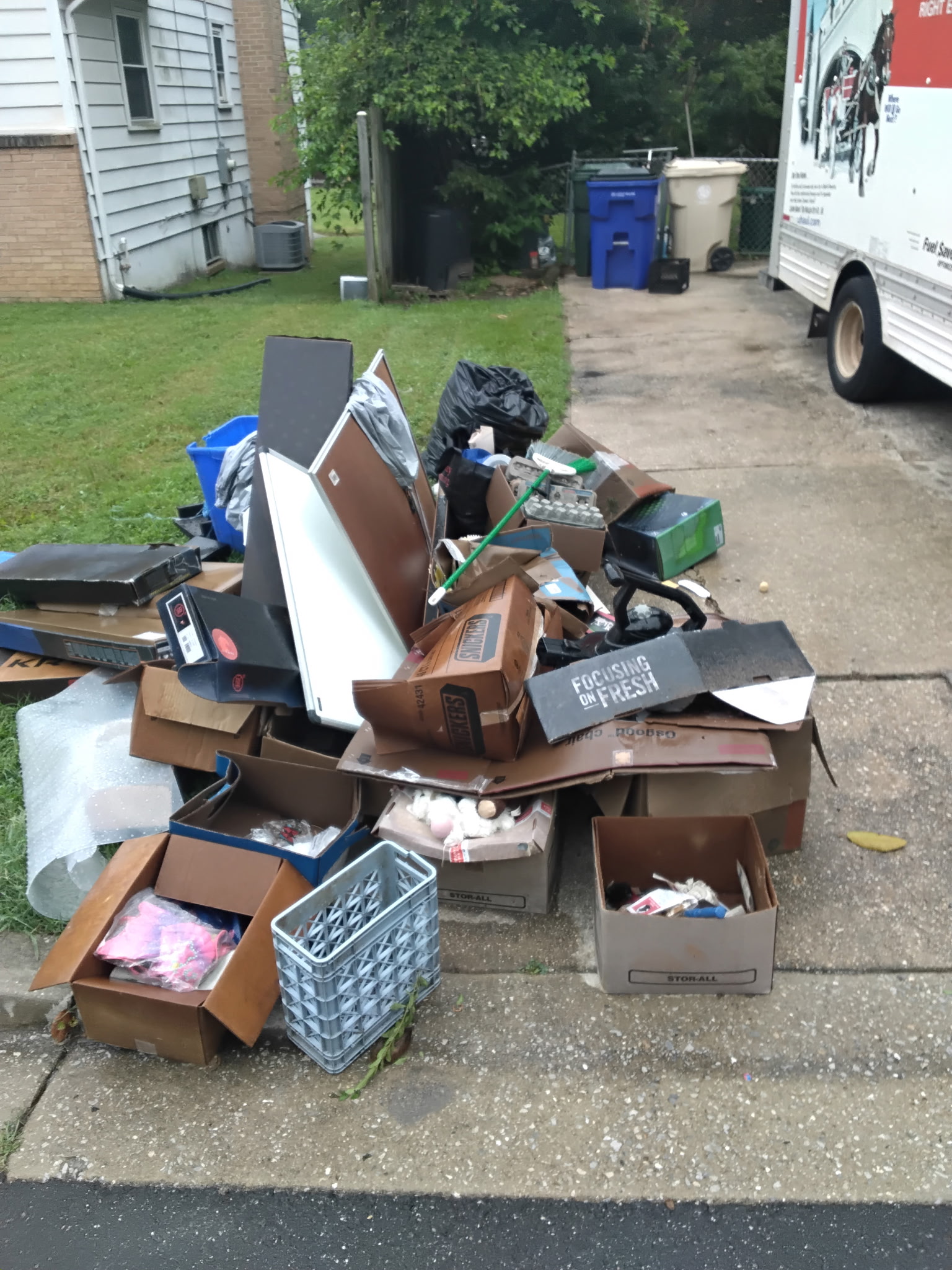 Full junk hauling truck after a Rockville, MD cleanout job Full junk hauling truck after a Rockville, MD cleanout job